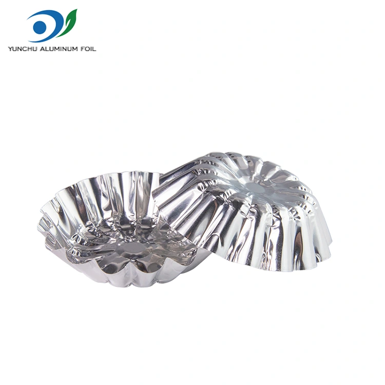 Æggetter er bagt i en luftfriter sølv aluminiumsfolie madbeholder Æggetter er bagt i en luftfriter sølv aluminiumsfolie madbeholder